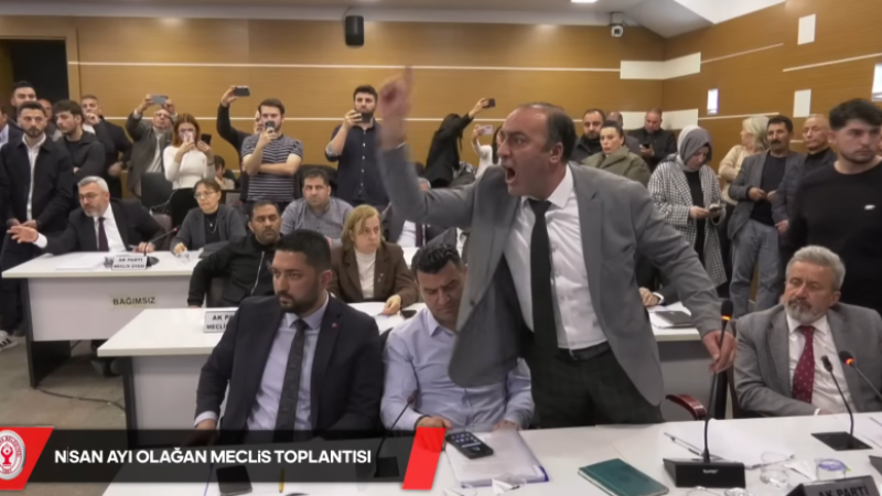 Bornova’ Meclisinde ‘Kelle’ resti: Meclis karıştı, tansiyon yükseldi!