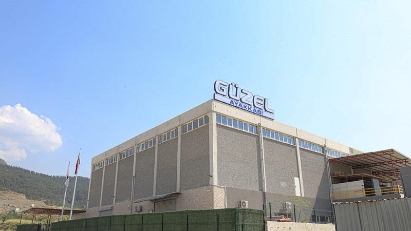 İzmir Ayakkabıcılar Odası Eski Başkanı Tahsin Güzel fabrikasını devretti