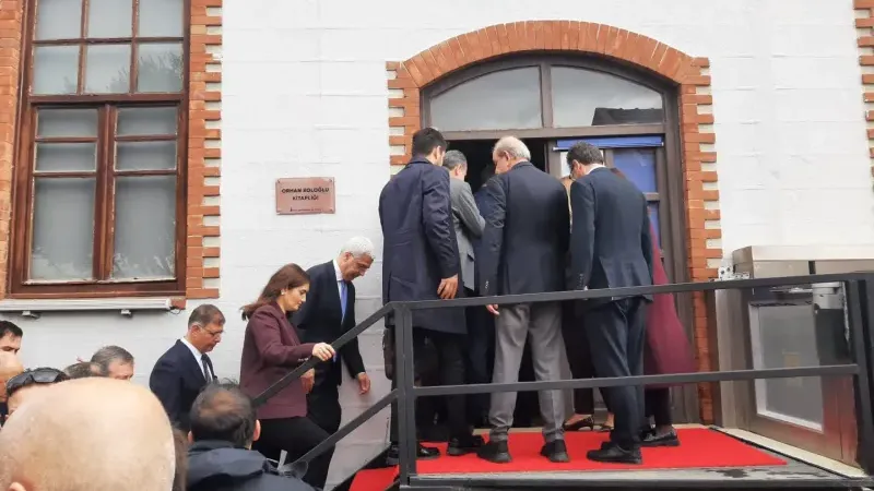 İzmir’de kritik buluşma! Özgür Özel vekillerle toplandı!