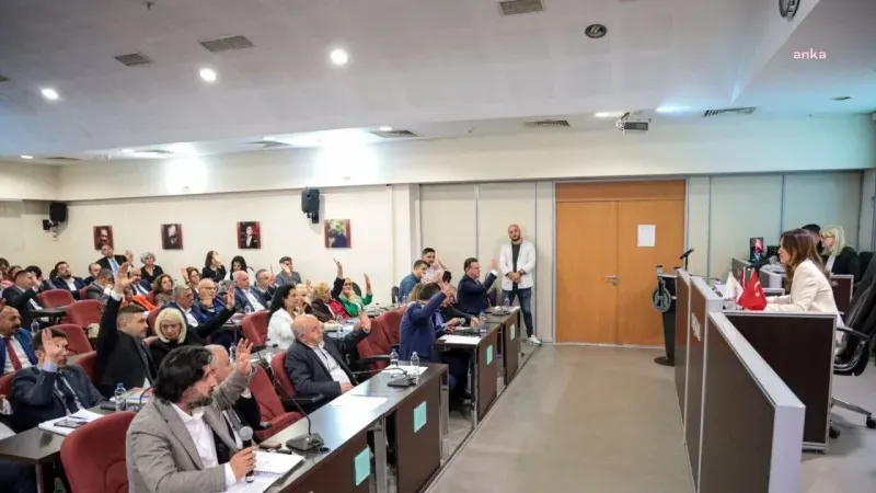 Karşıyaka Belediye Meclisi’nde istifa depremi!