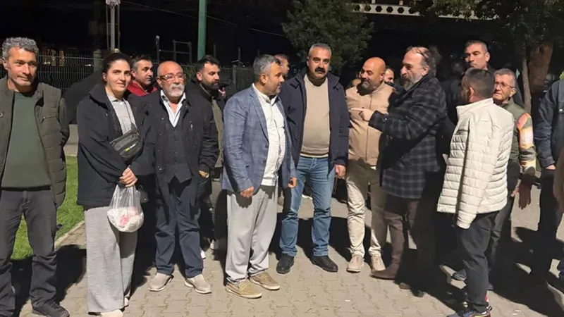 Karşıyaka’da pazaryeri krizi: Esnaf gece nöbetine başladı!