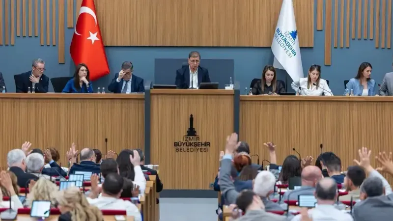 İzmir Büyükşehir Meclisinde kredi ve yetki devri tartışması