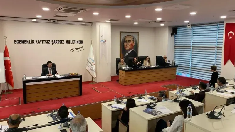 Bayraklı meclisinde gergin Haziran oturumu: 