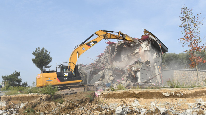 Bornova’da kaçak villalar için yıkım kararı: İhale tarihi belli oldu!