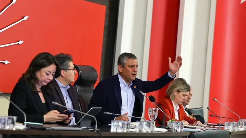 CHP'de tarihi kırılma: Özgür Özel ve ekibi parti meclisi’nden istifa etti!