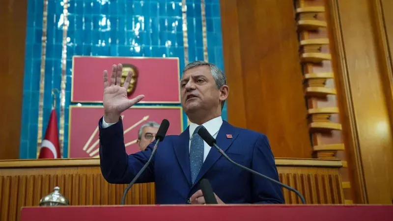 Özgür Özel’den tarihi rest: 