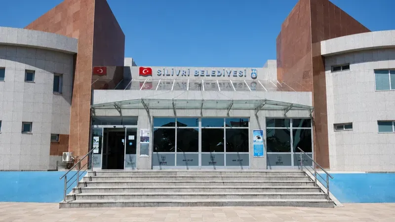 Silivri Belediyesi’ne şafak operasyonu: Başkan Bora Balcıoğlu gözaltında!