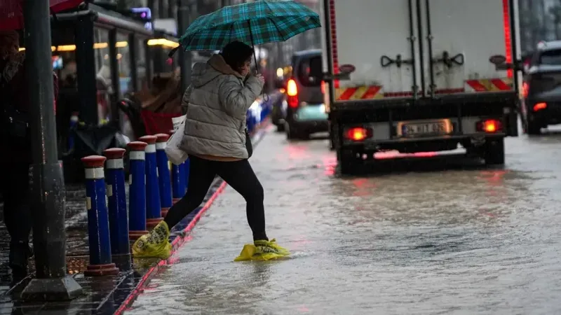 İzmir’e hafta sonu süprizi: Cumartesi sağanak yağış geliyor!