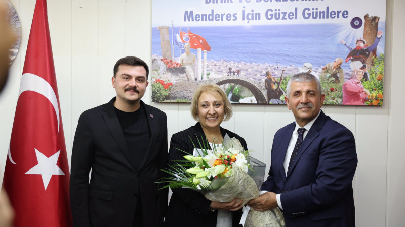 MHP'li Veysel Şahin, Menderes Belediyesi devir teslim törenine katıldı