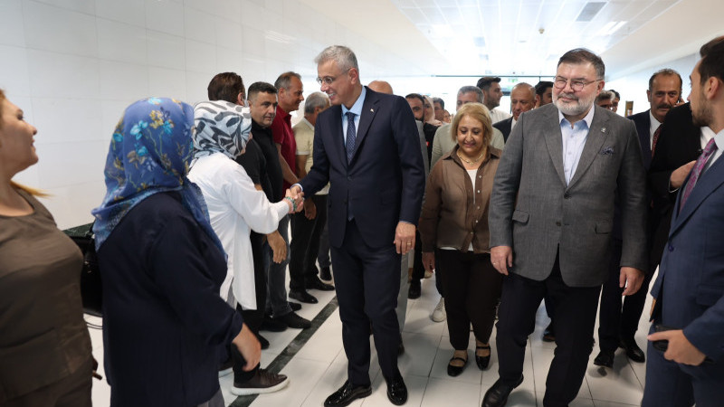 AK Parti İzmir Teşkilatı Sağlık Bakanı Memişoğlu’nu havalimanında  karşıladı