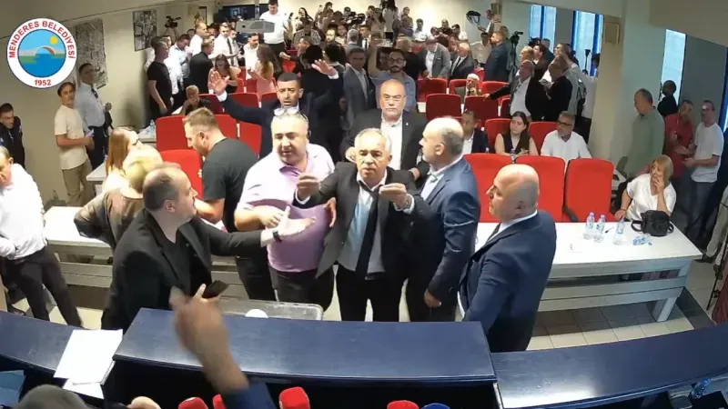 Menderes Belediyesi’nde kavga çıktı! Oylamaya ara verildi, CHP meclisi terk etti