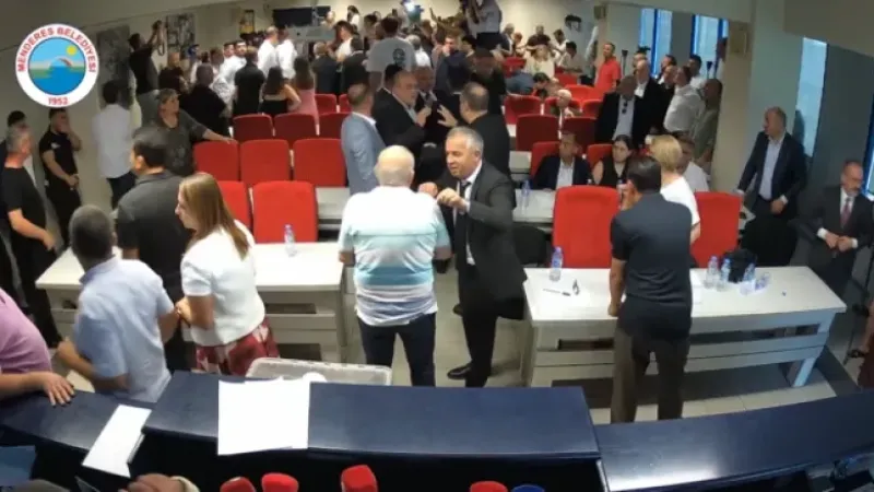 Menderes’te seçim depremi: YENİ Parti’de iki meclis üyesi istifa etti