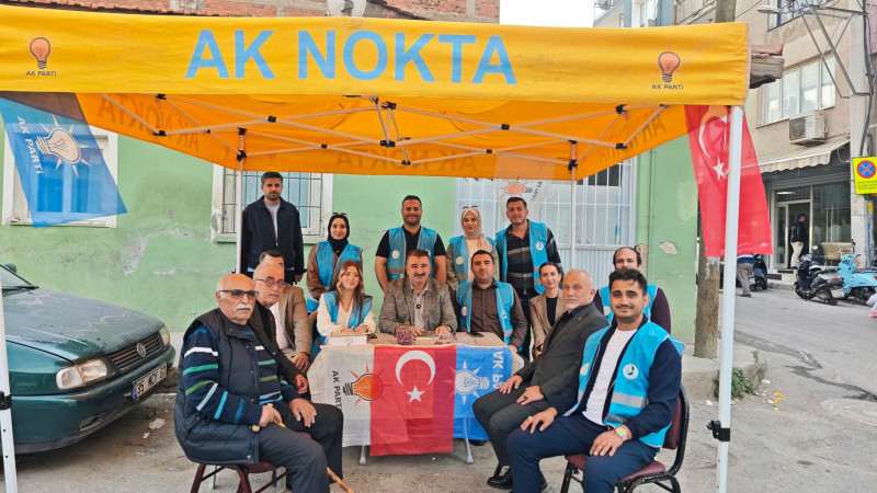 AK Parti Konak İlçe Başkanı Mehmet Sait Başdaş, Levent Pazaryeri'nde Vatandaşlarla Buluştu