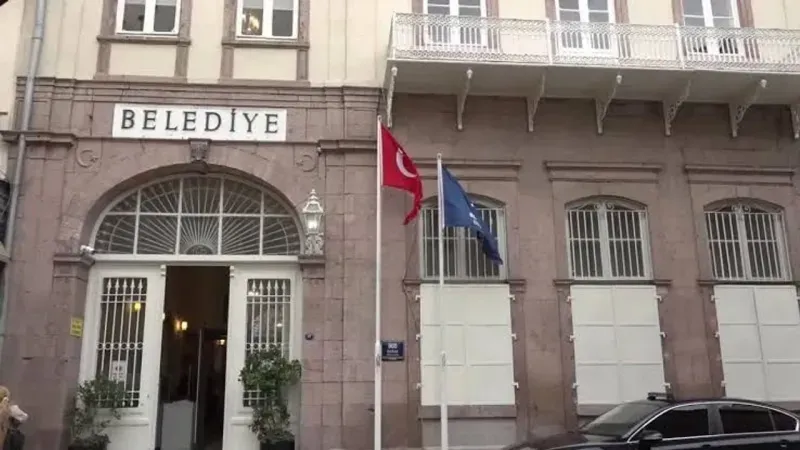 İzmir Siyasetinde Yeni Gelişme! Bir Belediye Başkanı Daha Partisinden Ayrıldı