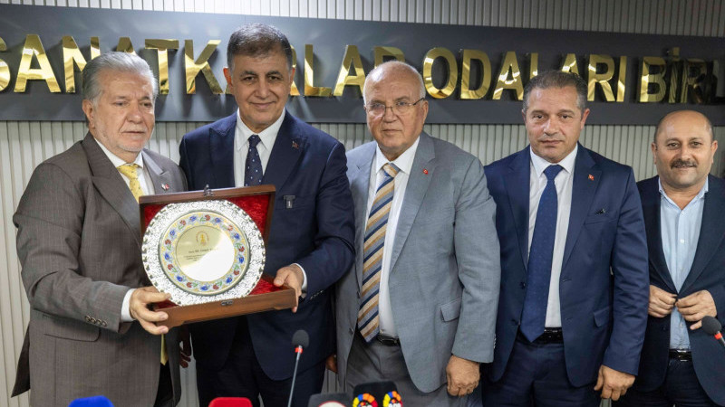 İzmir Büyükşehir Belediye Başkanı Cemil Tugay’dan esnaf odaları birliği’ne ziyaret!