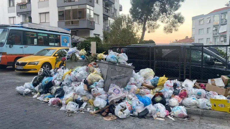 İçişleri Bakanlığı İzmir’deki çöp sorununa el attı!
