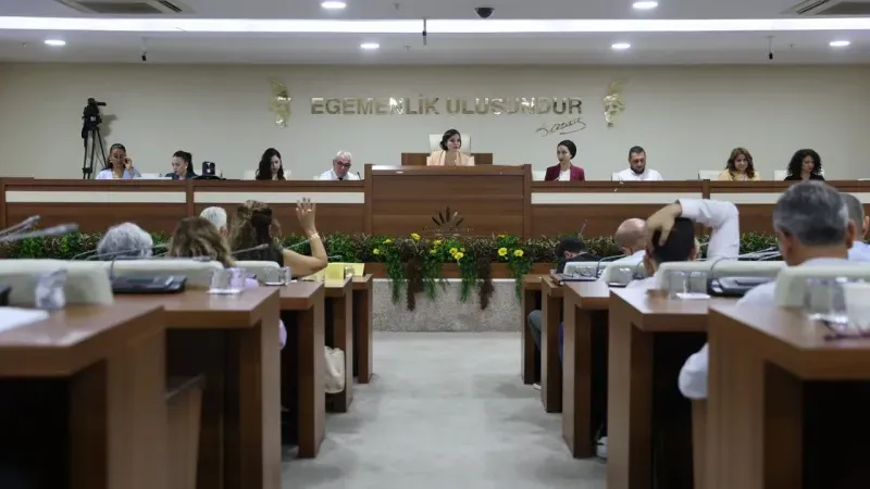 Karabağlar Belediyesi'nde CHP'den 9 istifa: Meclis çoğunluğu değişebilir!