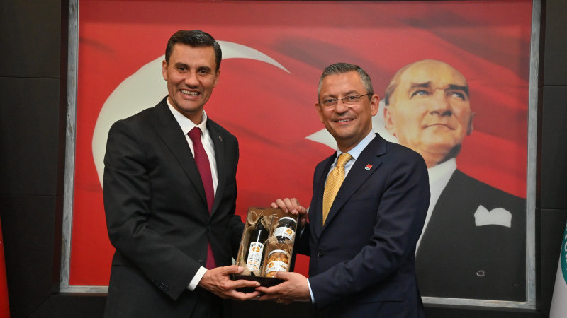 Özgür Özel, Ferdi Zeyrek’in yarım kalan hayalini Manisa’da canlandırıyor