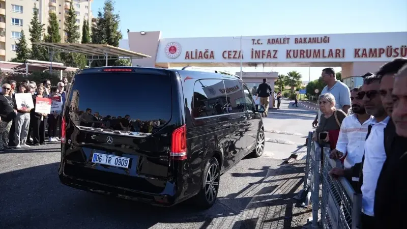 Tunç Soyer’in de sanık olarak yer aldığı İZBETON davasında, ilk duruşmada erteleme kararı!