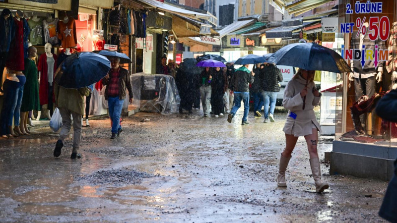 Meteoroloji'den İzmir’e gök gürültülü sağanak uyarısı!