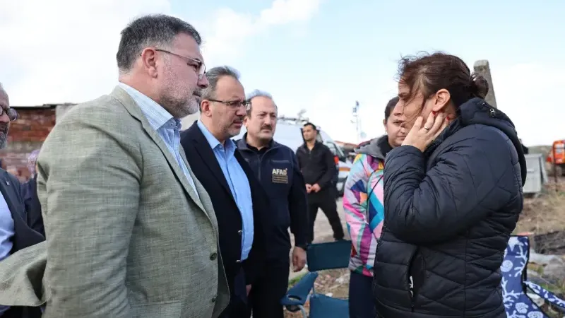 AK Parti İzmir İl Başkanı Saygılı, Foça’daki sel felaketini yerinde inceledi