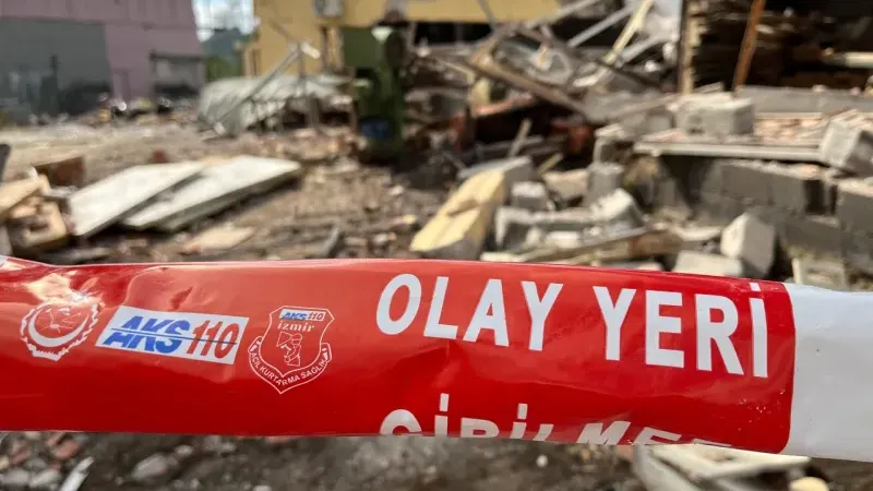 Bayraklı’da gaz sıkışması patlamaya neden oldu: 1 kişi yoğun bakımda