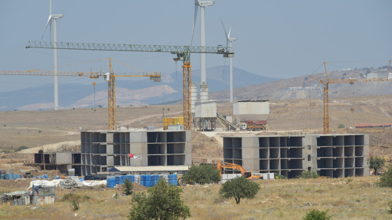 İzmir Aliağa’da 1041 konutluk TOKİ projesinde imzalar atıldı