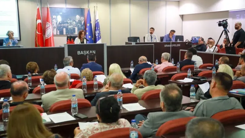 Karşıyaka Belediye Meclisi'nde bütçe gerilimi: “Maaş ödeyin, çöp toplayın yeter!”