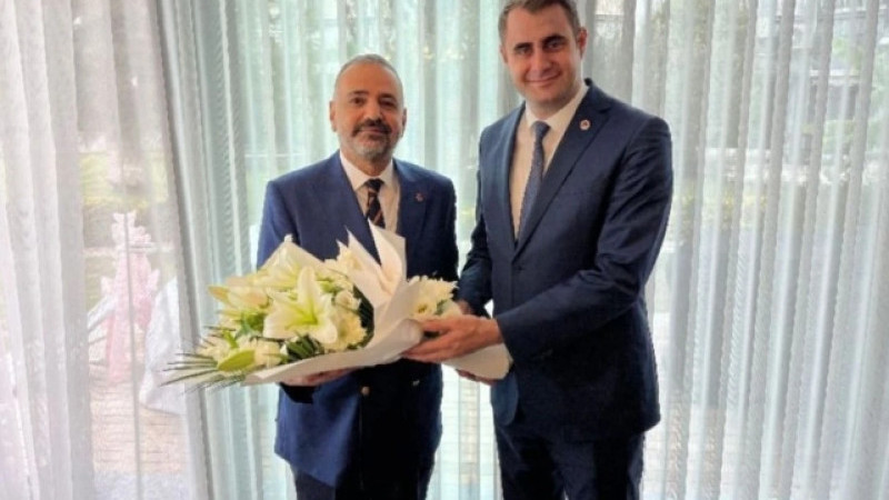 Mazbatasını alan Güç, ev hapsindeki Aslanoğlu’ndan görevi teslim aldı