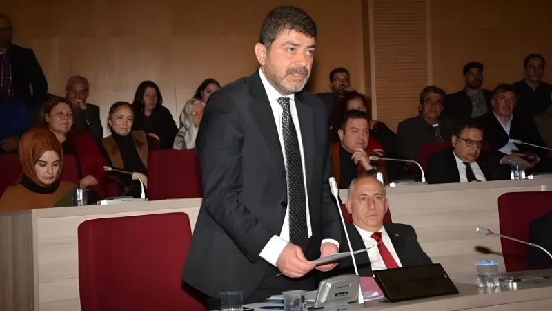 Uğur İnan Atmaca: “Soyer Tugay’ı korudu, mahkeme kararı uygulanmıyor”