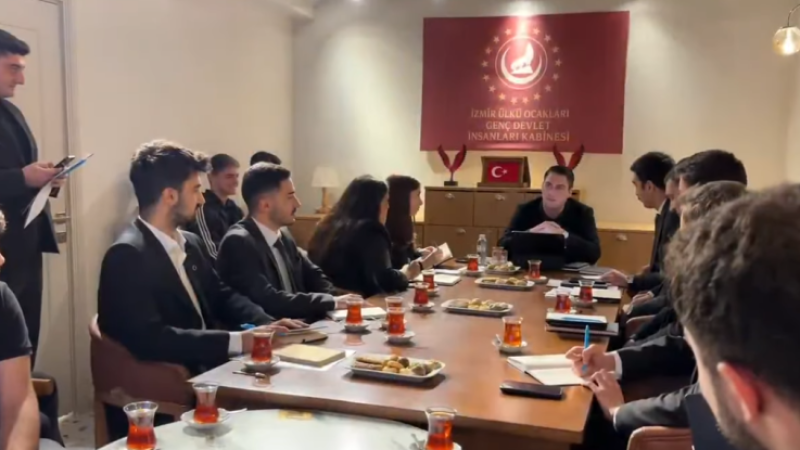 İzmir Ülkü Ocakları, “Genç devlet insanları kabinesi”ni kurdu