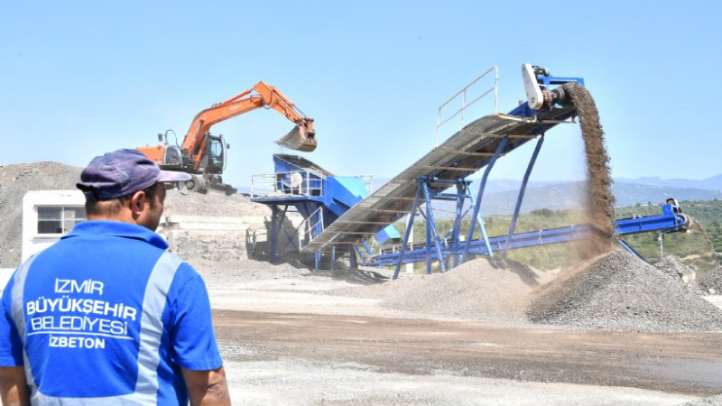 İZBETON AŞ yolsuzluk davasında mahkeme yeni bilirkişi raporu alınmasına karar verdi