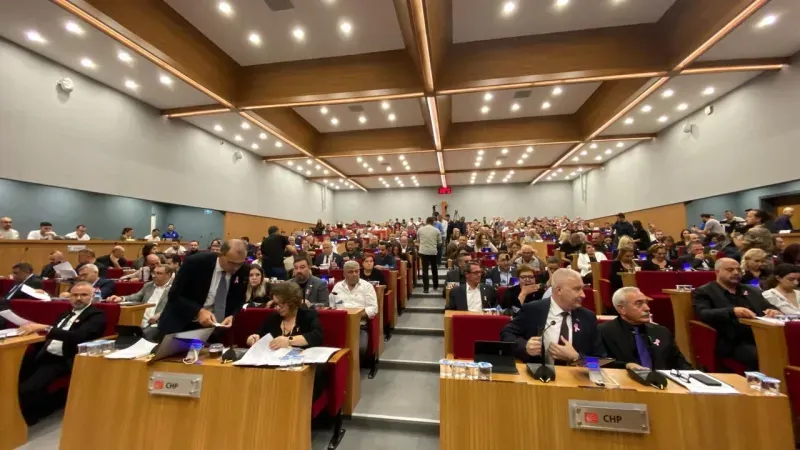 İzmir Büyükşehir Belediyesi ve ESHOT'un borçlanma talebi meclisten geçti