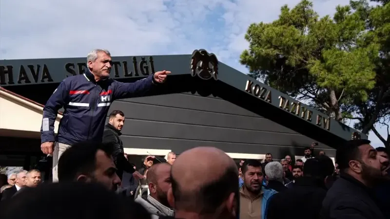 Kadifekale'de taziye evinin yıkımına tepki: Mahalleli ile belediye arasında gerginlik