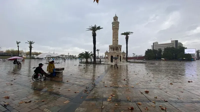 İzmir’de yağışlı hava geri dönüyor: Çarşamba'dan sonra sağanak geliyor!
