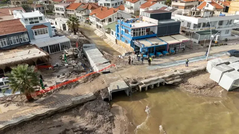 Yeni Foça’da tarihi köprü korundu, taşkın riski ortadan kalktı