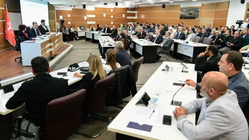 Bornova Belediye Meclisi'nden tarihi yapıların korunmasına acil önlem çağrısı