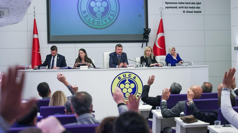 Phuket tatili ve işçi maaşları Buca Meclisi’nde gergin anlar yarattı