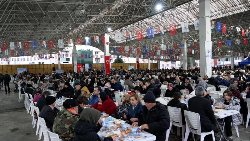İzmir Büyükşehir Belediyesi, Ramazanın ilk iftarını Gaziemir’de kurdu