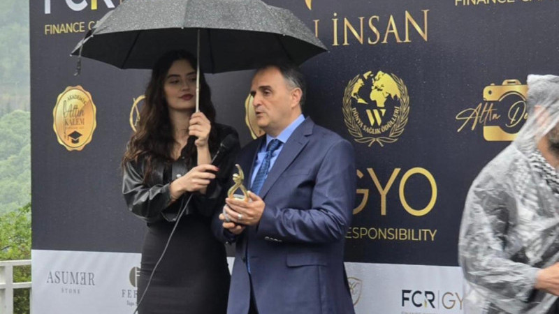 İzmir Cumhuriyet Savcısı Berkant Karakaya’nın şiirleri yapay zeka ile müzikle hayat buldu!