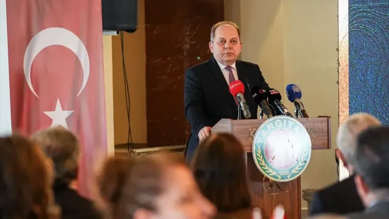 İzmir'de deprem hukuku çalıştayı başladı: Yargıtay ve bölge adliye mahkemeleri bir arada