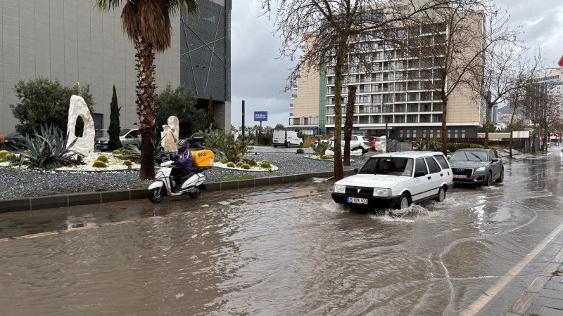 Meteoroloji’den İzmir için kuvvetli sağanak uyarısı