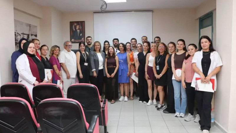 Dr. Behçet Uz Çocuk Hastanesi’nde “Anne sütü ve emzirme danışmanlığı eğitimi” düzenlendi