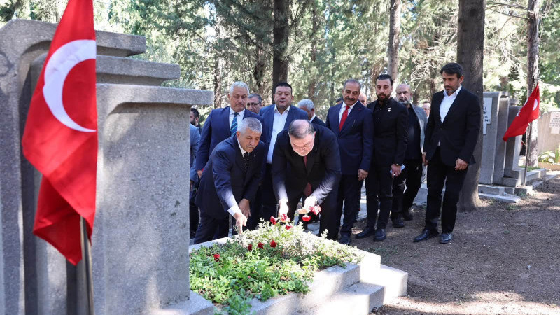 AK Partili Saygılı, Kadifekale Hava Şehitliği’ndeki anma programına katıldı