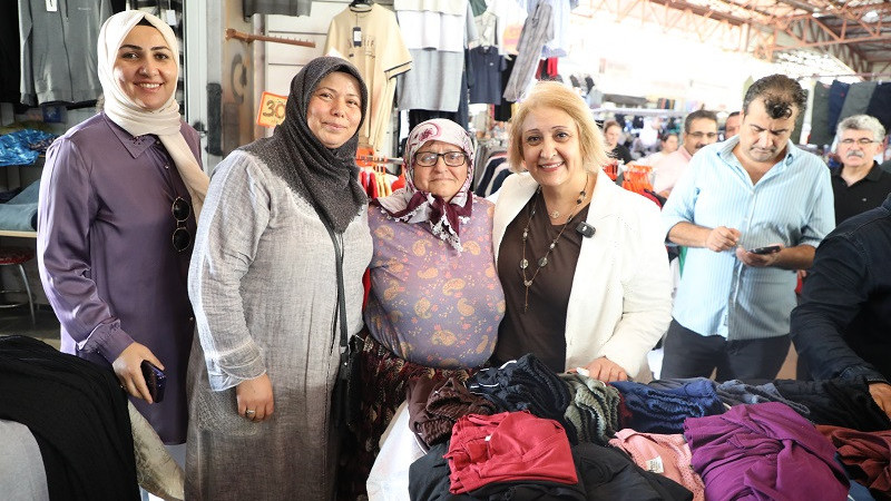 Menderes’te Başkan Şen’den pazar ziyareti: 