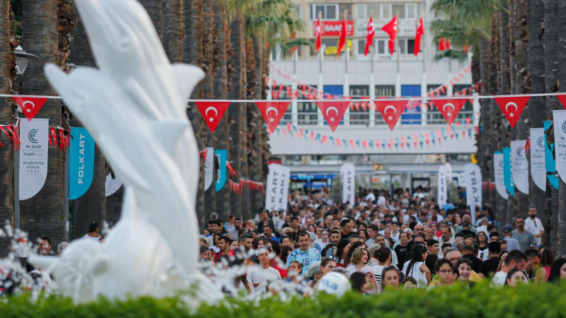 Başkan Tugay'dan İEF çıkışı: 