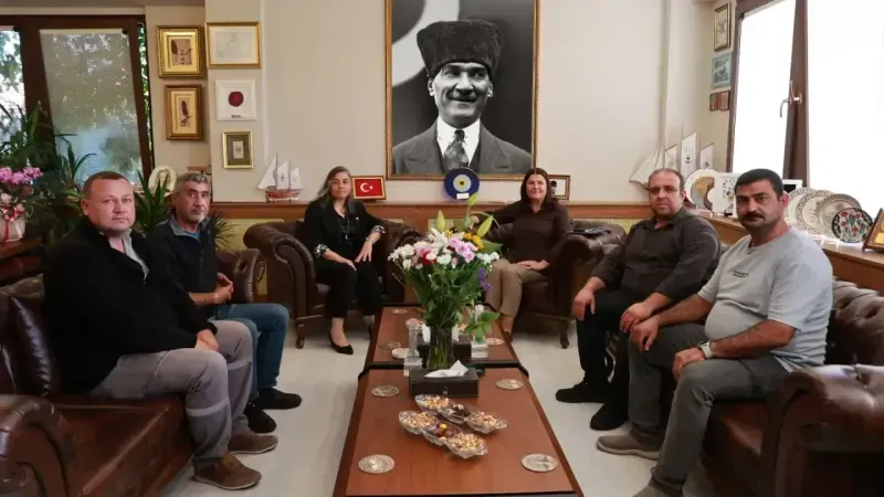 Foça Belediye Başkanı Saniye Bora Fıçı, DİSK heyetini ağırladı!