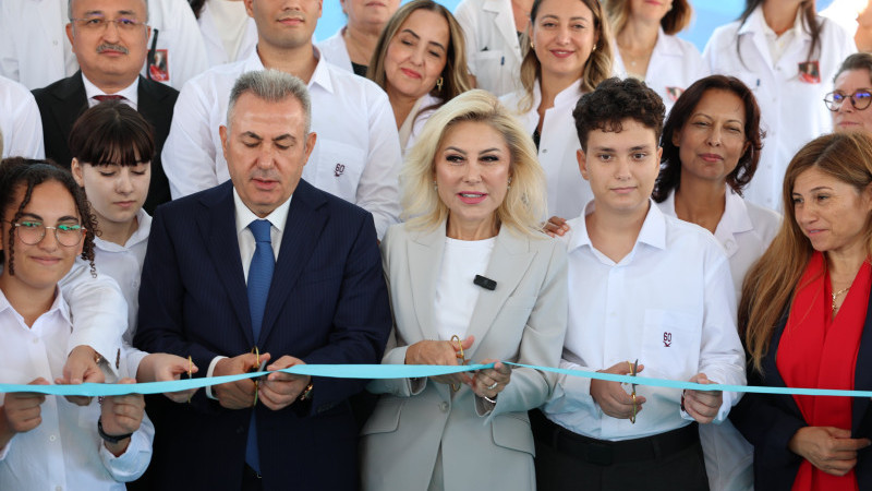 AK Partili Bursalı'dan İzmir'de yeni eğitim sezonu açılışı: 10,5 milyon ücretsiz kitap dağıtıldı