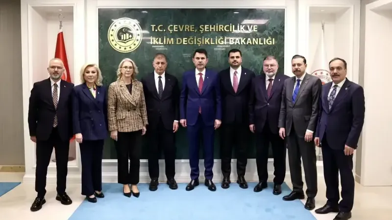 AK Parti İzmir heyeti iki bakanla bir araya geldi: “Vakit İzmir için çok çalışma vakti”