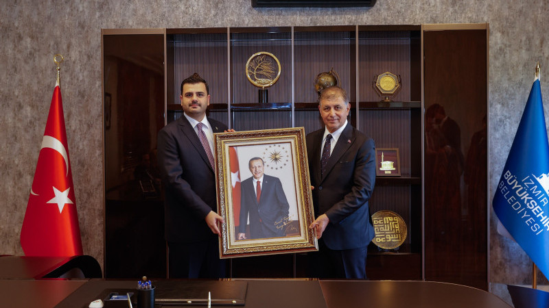 AK Parti’ye geçen Cemil Tugay’dan İzmir mesajı: “Geriye gidiş olmayacak”